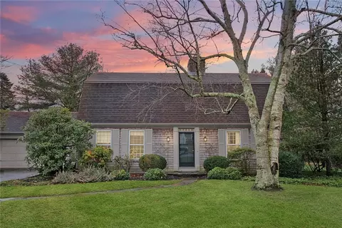20 South Dr, Middletown, RI 02842