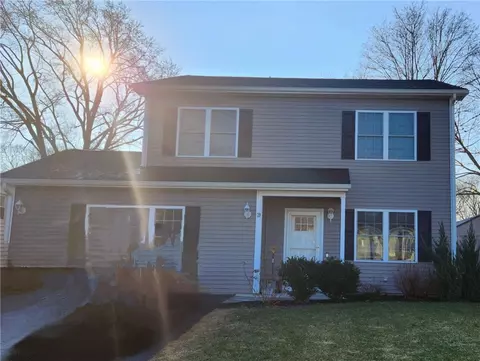 20 Noyes St, Warwick, RI 02886