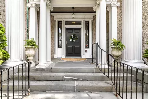 1 Oakwood Ter #1, Newport, RI 02840