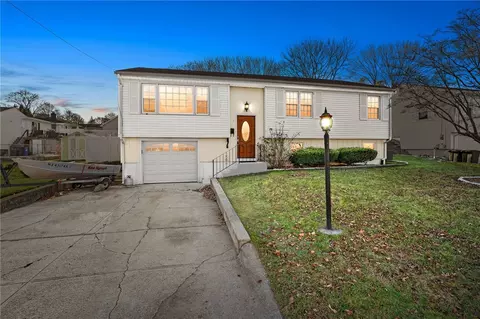 4 Flanders St, Johnston, RI 02919