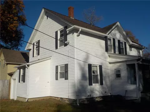 33 Middle St, Woonsocket, RI 02895 photo 2