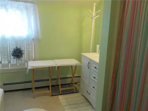 33 Middle St, Woonsocket, RI 02895 photo 16