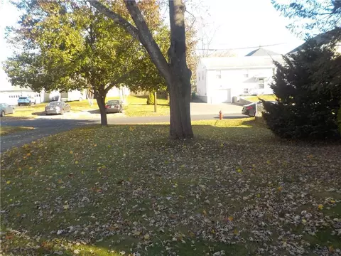 33 Middle St, Woonsocket, RI 02895 photo 5