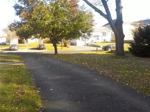33 Middle St, Woonsocket, RI 02895 photo 4