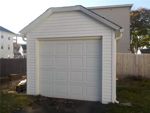 33 Middle St, Woonsocket, RI 02895 photo 3
