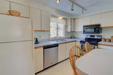 2 Forest Rd, Bristol, RI 02809 photo 8