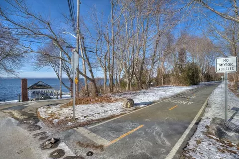 2 Forest Rd, Bristol, RI 02809 photo 23