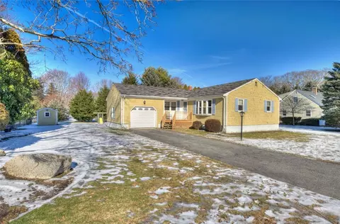 2 Forest Rd, Bristol, RI 02809