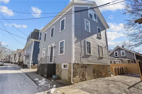 23 Holland St, Newport, RI 02840