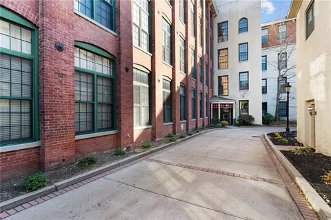 15 Higgins St #204, Smithfield, RI 02917