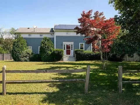 887 Anthony Rd, Portsmouth, RI 02871