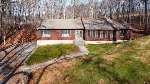 8 Falcon Crest Dr, Johnston, RI 02919