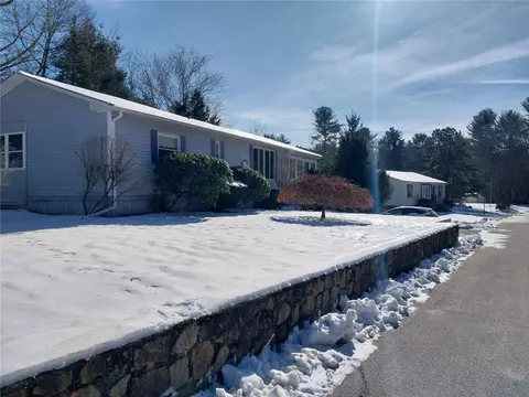 10 Friar Tuck Ln, Coventry, RI 02816