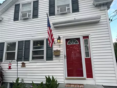 7 Prospect St, Bristol, RI 02809