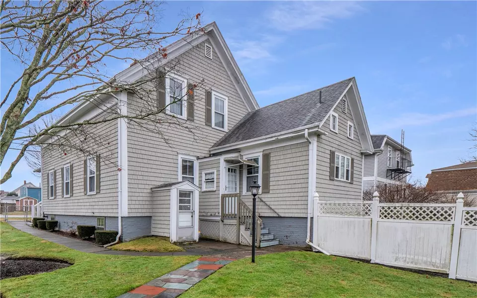 61 Bay View Ave, Bristol, RI 02809 36 Photos Movoto