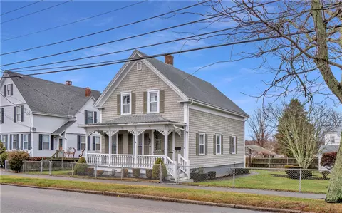 61 Bay View Ave, Bristol, RI 02809