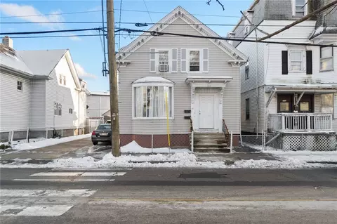582 Plainfield St, Providence, RI 02909