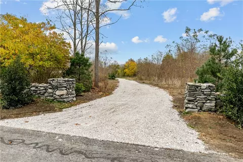 207 Poppasquash Rd, Bristol, RI 02809