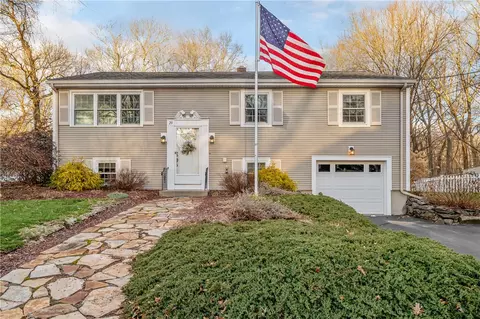 29 New York Ave, Cumberland, RI 02864