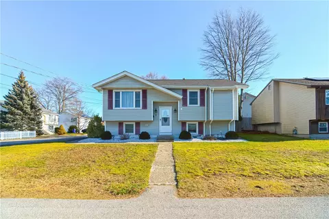 2 Rossi Dr, North Providence, RI 02904
