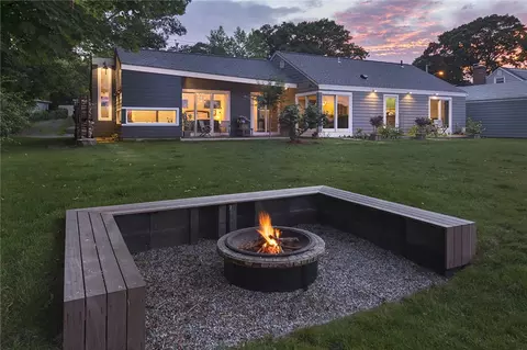 18 Riverside Dr, Riverside, RI 02915