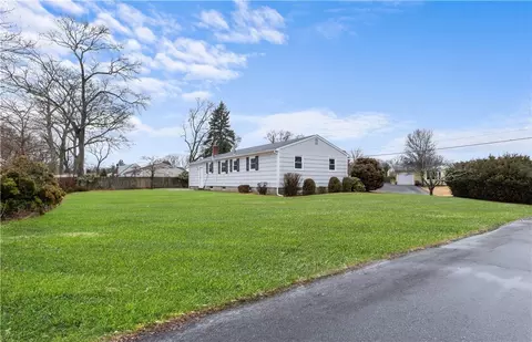 4 Rodney Rd, Warwick, RI 02889 photo 3