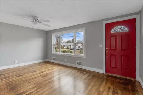 4 Rodney Rd, Warwick, RI 02889 photo 7