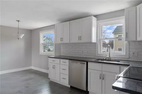4 Rodney Rd, Warwick, RI 02889 photo 15