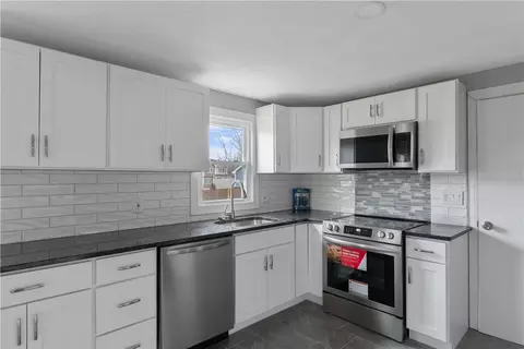 4 Rodney Rd, Warwick, RI 02889 photo 13