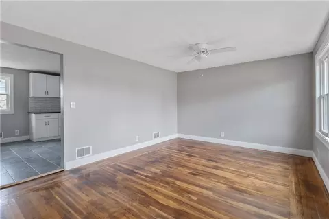 4 Rodney Rd, Warwick, RI 02889 photo 8