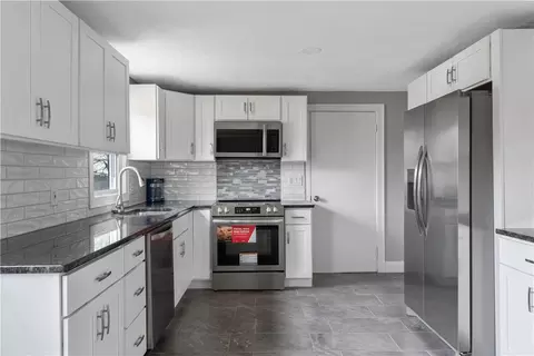 4 Rodney Rd, Warwick, RI 02889 photo 12