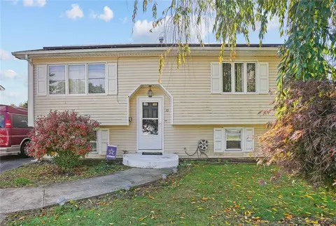 32 Jackson Ave, Johnston, RI 02919