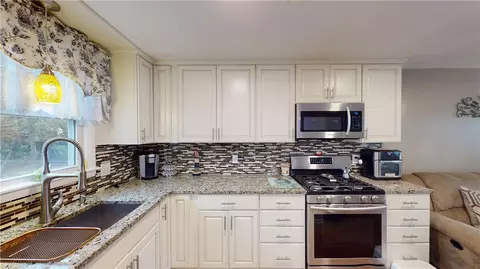 26 Winston Ave, Warwick, RI 02886 photo 5