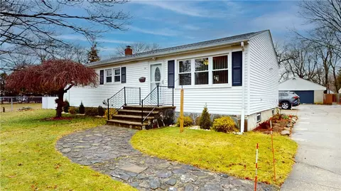 26 Winston Ave, Warwick, RI 02886 photo 2