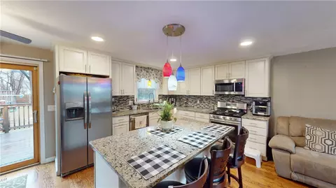 26 Winston Ave, Warwick, RI 02886 photo 4