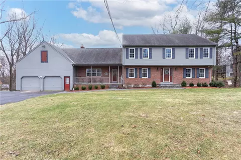 11 Buckboard Dr, Cumberland, RI 02864