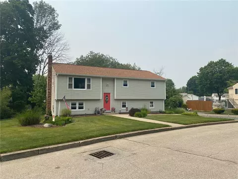 9 Wendy Way, West Warwick, RI 02893