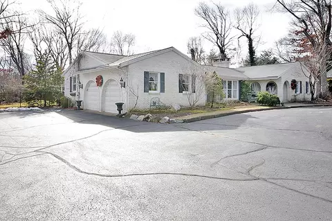 24 Downing Ln, Warwick, RI 02886 photo 2