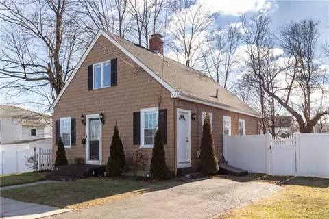 14 Bay View Ave, East Providence, RI 02915