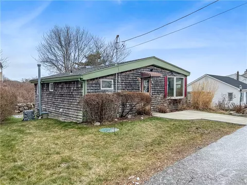 17 Anglers Ct, Narragansett, RI 02882