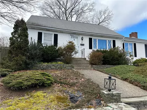 27 Newwood Dr, Cranston, RI 02920