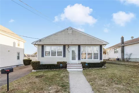 206 Toledo Ave, Pawtucket, RI 02860