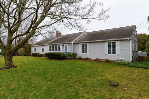 140 Dexter St, Portsmouth, RI 02871