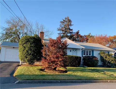 21 Vista Dr, East Providence, RI 02916