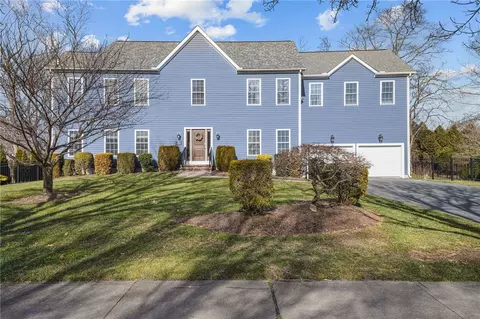 10 Windmill Ln, Rumford, RI 02916
