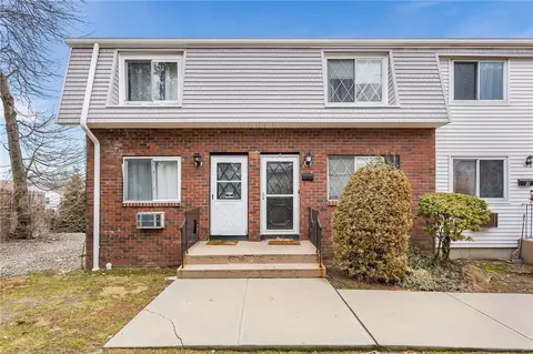 300 Smithfield Rd #TH8, North Providence, RI 02904