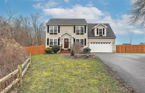 380 N Wheaton Ave, Seekonk, MA 02771