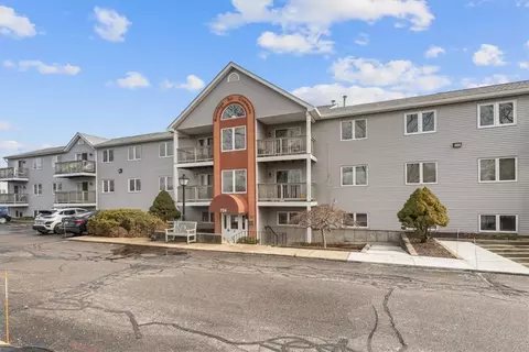 724 Beverage Hl #101, Pawtucket, RI 02861