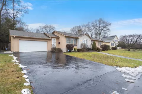 32 Colony Dr, Johnston, RI 02919