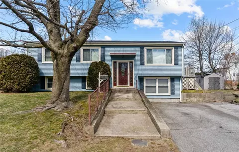 25 Blue Hill Dr, Warwick, RI 02886